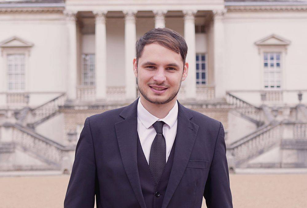 Jon - Singer / Pianist